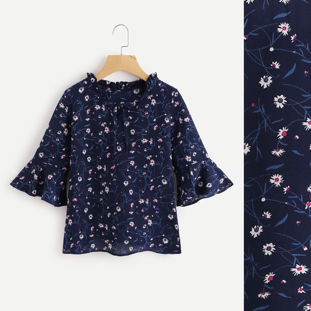 ➕🆕Navy floral 3/4 flounce sleeve blouse